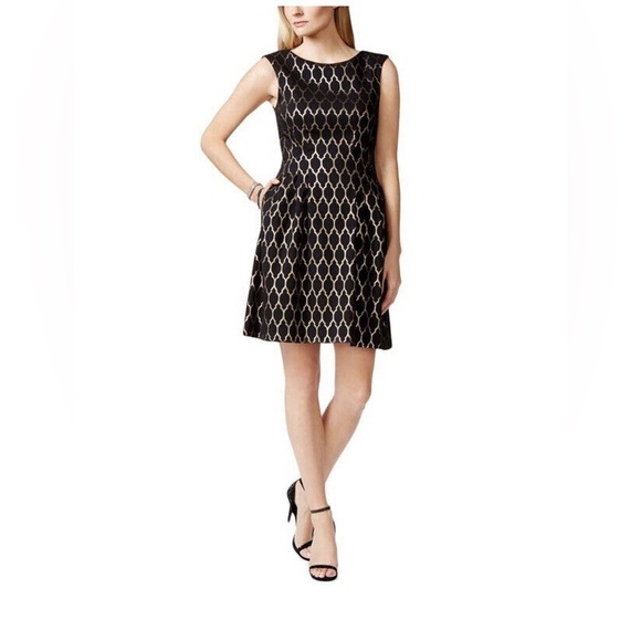 Vince Camuto Jacquard Fit & Flare Black & Gold V-Neck Dress Womens Size 2 - Picture 1 of 10